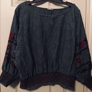 NWOT Women’s Gap embroidered smocked blouse cute